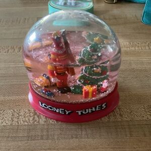 Warner Bros. Looney Tunes Snow Globe - Red Base..Christmas!